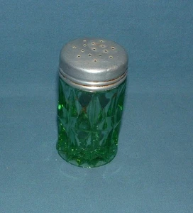 VINTAGE GREEN WINDSER DIAMOND PATTERN DEPRESSION GLASS SHAKER - Picture 1 of 4