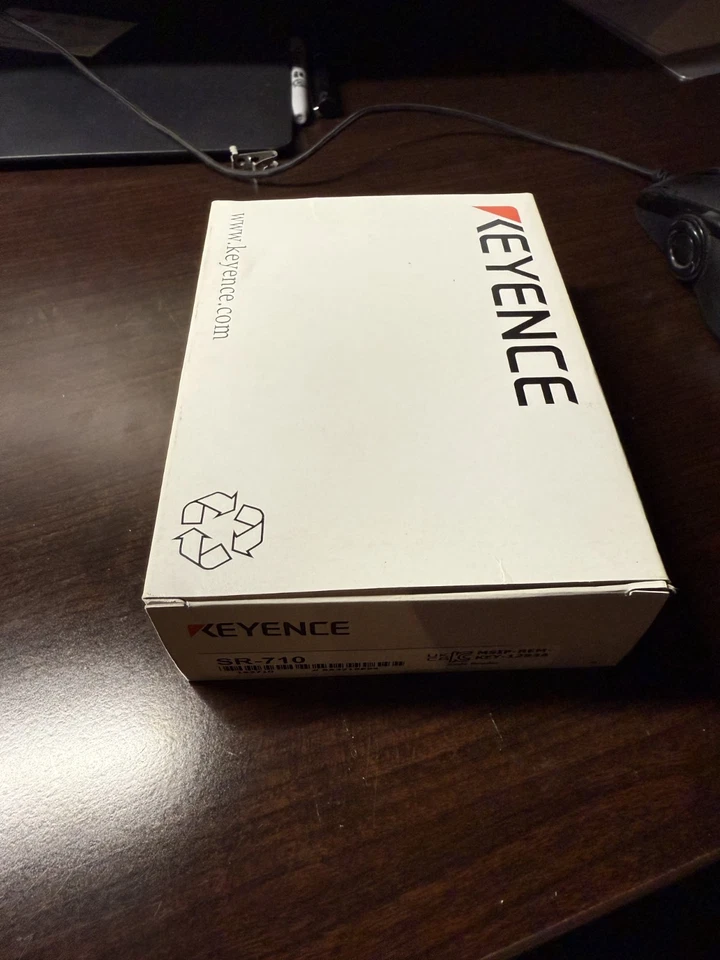 Lector de códigos ultra compacto Keyence SR-710 serie SR-710 nuevo envío rápido 1 pieza Foto 1 de 1