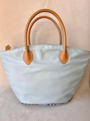 Bolso de Mano Burberry Etiqueta Azul Cuero Azul Claro Foto 1 de 4