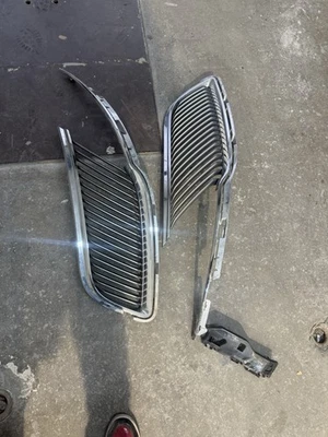 Lincoln MKS 2013 parachoques delantero parrilla Foto 1 de 3