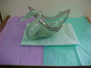 VINTAGE SWAN CENTER PIECE VERIGATED COLORS - Picture 1 of 12