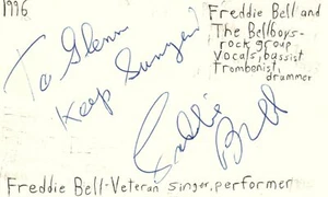 Tarjeta indexada firmada autografiada música bajista cantante veterano Freddie Bell - Imagen 1 de 1