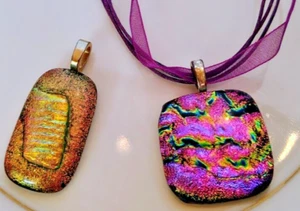 Set of 2 Dichroic Fused Glass Pendants Pendant Ripple Purple Mesh Cord Chain - Picture 1 of 8