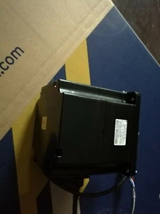 NEW YASKAWA AC SERVO MOTOR SGMPH-08A1A-YR12 FREE EXPEDITED SHIPPING - Picture 1 of 1