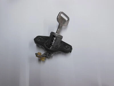 2003-2006 TOYOTA COROLLA AND MATRIX TRUNK LID LOCK LOCKS - Image 1 of 2