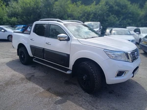 Nissan Navara Tekna - Picture 1 of 12