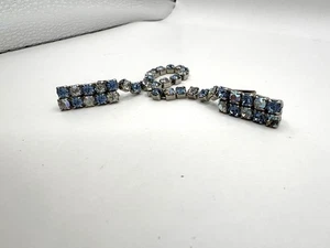 Silberfarbener Ab hellblauer Kristall Strass Pullover Clip - Bild 1 von 6