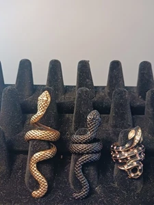 1 Early Betsey Johnson Ring, 2 Snakes Metal Snake Rings 1-1/4- 2in Long - Picture 1 of 16