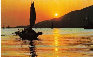 Hong Kong China Postcard Sail in Setting Sun   N2 - Picture 1 of 2