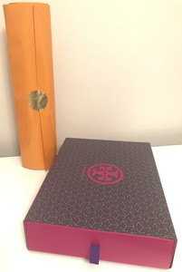 tory burch gift wrap