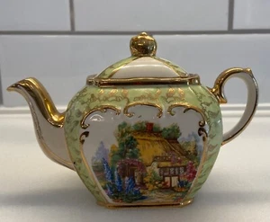Vintage PRISTINE Sadler England Cube"Somerset Cottage" Green w/ Gold Trim Teapot - Picture 1 of 18