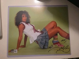 FOTO 8X10 AUTOGRAFIADA FIRMADA POR MYA HARRISON BECKETT BAS CÓDIGO QR CERTIFICADO DE AUTENTICIDAD - Imagen 1 de 5