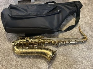 Buescher 400 Top Hat &_Tenor Saxophone, 1954, Original Lacquer, Recent Pads! - Picture 1 of 14