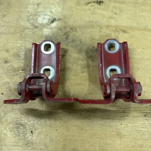 Par de bisagras de puerta lateral delantera derecha para pasajeros Chevy Silverado 2500 HD 20-22 fabricante original - Imagen 1 de 6
