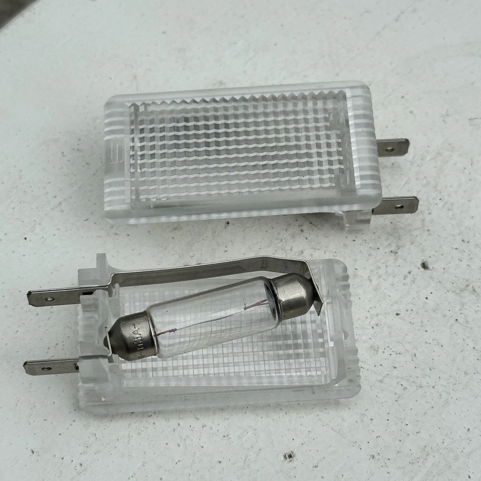 2-Nuevas lámparas de cortesía genuinas OEM GM Chevrolet puerta techo con bombilla 12787007 Foto 1 de 4