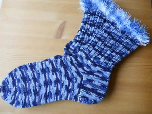 Handarbeit hand-knitted Socken Strümpfe Größe 36 / 37 Blau Fransengarn - Bild 1 von 3