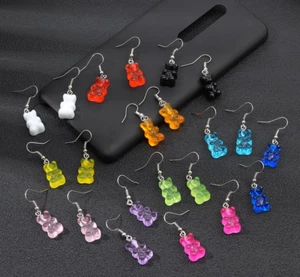 VENDEDOR DEL REINO UNIDO Novedad Lindos Kawaii Caramelo Oso de Goma Pendientes de Gancho Joyería - Imagen 1 de 16