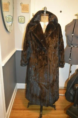 Abrigo doble botonadura piel visón marrón oscar de la renta  Foto 1 de 4