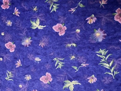 Tela de edredón Florenza de Avlyn 3502-407 morado con flores rosas Foto 1 de 4