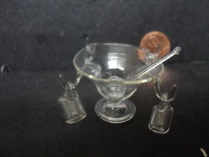 TAZÓN DE PUÑETAZO CASA CON TAZAS Y CUCHARÓN - VIDRIO - Imagen 1 de 5