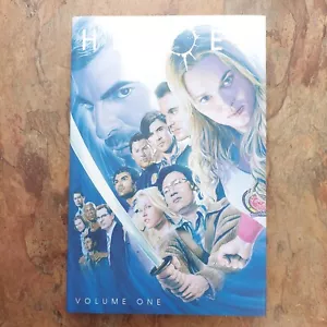Heroes Volume One DC Graphic Novel HARDCOVER - Bild 1 von 10