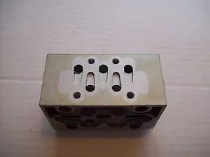NORGREN SE / SXE V60 SEZIONI COLLETTORE SOTTOBASE CON GUARNIZIONE E PERNI P870 - Foto 1 di 7