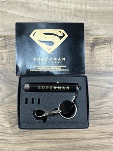 DC 2006 Superman Returns Movie Promo Flashlight Keychain Brandon Routh Film - Picture 1 of 2