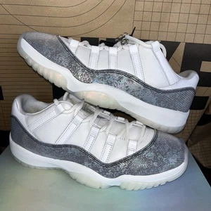 NUEVO Air Jordan 11 Retro Bajo Año de la Serpiente CNY NBY HQ7000 001 Hombres Talla 10.5 - Imagen 1 de 7