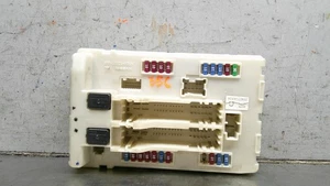 08 - 10 NISSAN ALTIMA ENGINE UNDER HOOD FUSE RELAY JUNCTION BOX 2.5L/3.5L - Foto 1 di 4