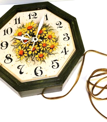 VTG Kitchen Wall Clock SPARTUS Electric 1970s Mid-Century Modern Decor Green Cover