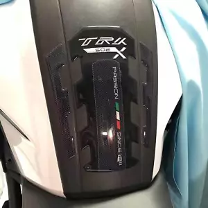 Paraserbatoio adesivo 3D serbatoio moto compatibile Benelli TRK 502x - nero - Foto 1 di 4