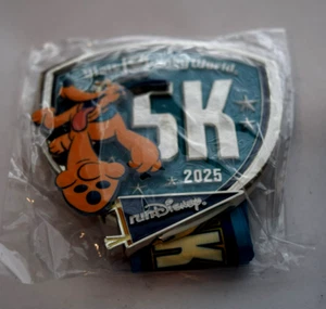 2025 Walt Disney World RunDisney Marathon Weekend 5k Medal Pluto new in package - Picture 1 of 2