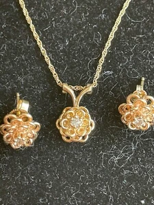 Vintage 14k yellow gold necklace flower flower pendant and earrings set diamond - Picture 1 of 7