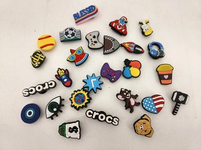 Lote de 25+ auténticos dijes para zapatos Crocs tapa blanda, clip duro Foto 1 de 4