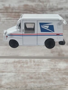 Greenlight 1:64 USPS US Mail Postal Service Mail Truck 2017 - Picture 1 of 9