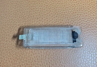 Luz domo Porsche 924 944 968 VW Vanagon Syncro Rabbit Hella 823947105B Foto 1 de 3