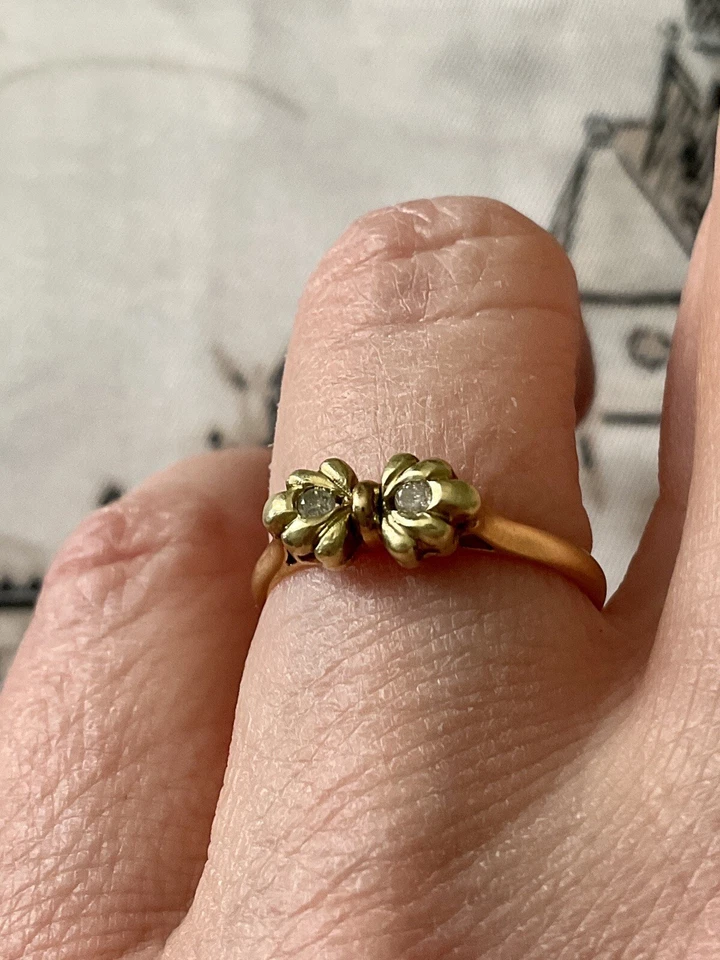 DIAMANT, OR JAUNE ET VERT DE 18k 750, BELLE BAGUE ANCIENNE, POINÇON  - Photo 1/4