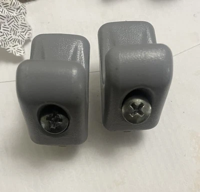 1996 - 2002 年丰田塔科马灰色遮阳夹 (2) 螺钉 — 第 1/4 张图片