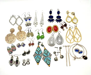 Lote de 23 pares de pendientes vintage a modernos con clip, perforados, atornillados - Imagen 1 de 17