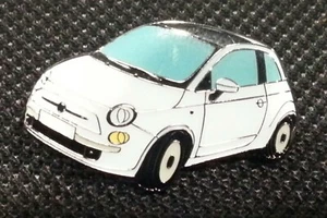 Fiat Pin Fiat 500 weiß von 2011 - Maße 32x21mm - Picture 1 of 1