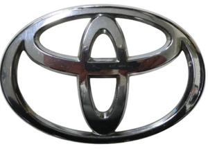 2002-2005 Toyota CAMRY 4RUNNER OEM FRONT Emblem Badge 75311-33100⭐S1⭐32⭐ - Picture 1 of 7