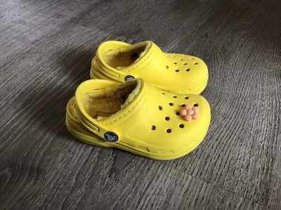 Crocs Kids Classic Size 8 C8 Lined Clogs Shoes Fuzzy Yellow Lemon Girls Boys - Image 1 of 4