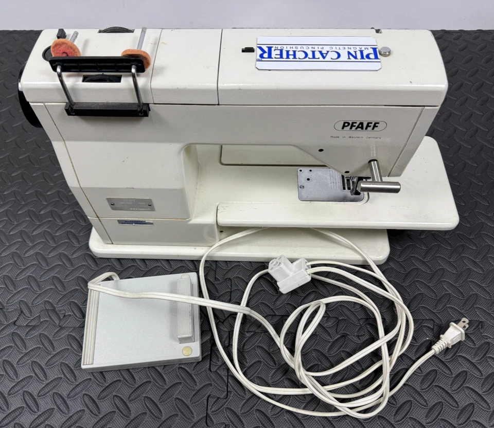 Pfaff 缝纫机 1222E 重型机器 1222E(用于维修/零件)+ 踏板 — 第 1/4 张图片