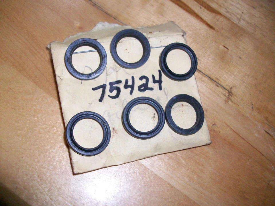 (6 pk) 75424 obsolete Roper oil seal - Image 1 of 1