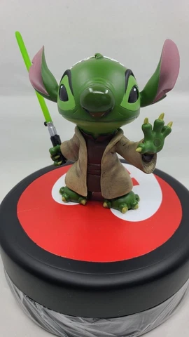 NEW!Disney Parks~ Star Wars-weekends~limited edition STITCH as YODA! with PIN! Cover