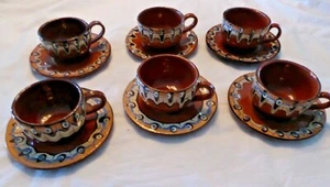 Troyan Bulgaria red featherware lot 6 DEMITASSE cups and saucers - Bild 1 von 3