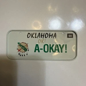 Placa de licencia de bicicleta de cereal Oklahoma State OK 1990 *¡Bien!* - Imagen 1 de 2