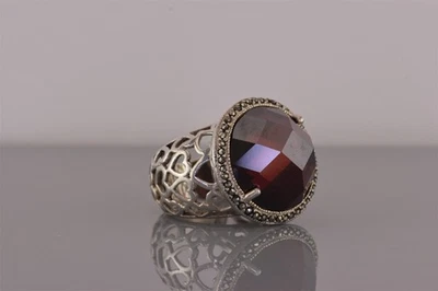 Anel de prata esterlina robusto vermelho facetado marcasita halo corações 925 tamanho: 7 - Imagem 1 de 4