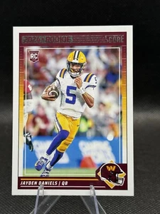 Tarjeta de novato Jayden Daniels 2024 Panini Score #302 Commanders QB LSU - Imagen 1 de 2
