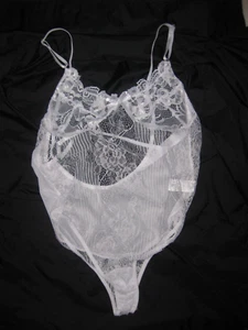 Transparenter gestreifter & geblümter Body mit Spitze vorne/Netzrücken Teddy S weiß neu im Karton - Bild 1 von 3